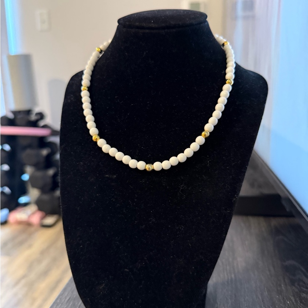 Vintage Trifari White and Gold Beaded Necklace 15”